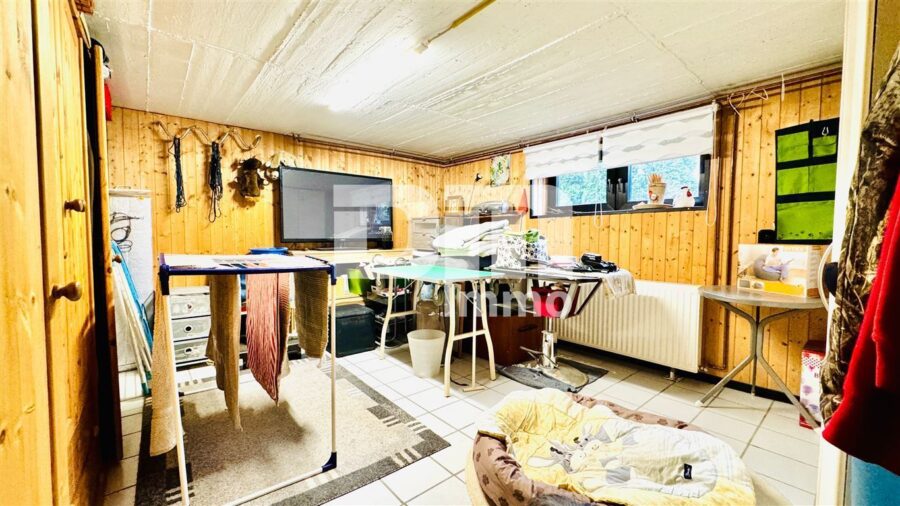 Schönes 1 bis 2 Familienwohnhaus mit großem Garten, Terrasse, Doppelgarage und Herkulesblick - KG Hobbykeller beheizt